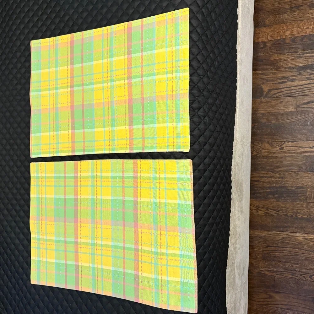 Pier 1 Set of 2 Reversible Plaid Placemats